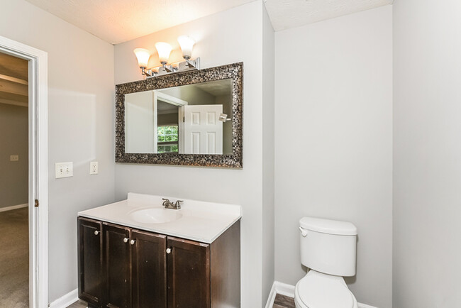Building Photo - Ellenwood Comfort with Spacious Living