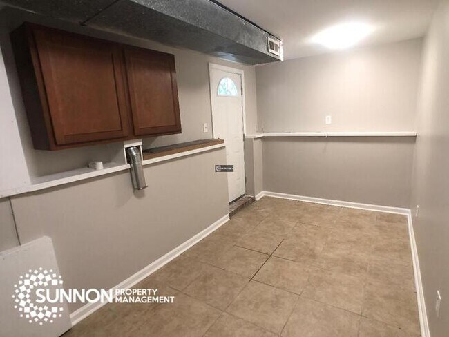 Building Photo - 4BR 2BA Renovated to perfection!