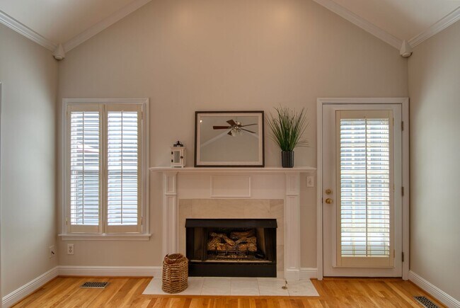 Building Photo - 1000 Eagle Pass Way