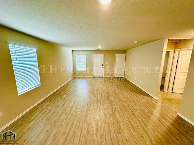 Building Photo - 9007 Little Hoss