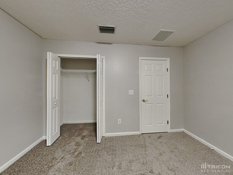 Building Photo - 9209 Redtail Dr