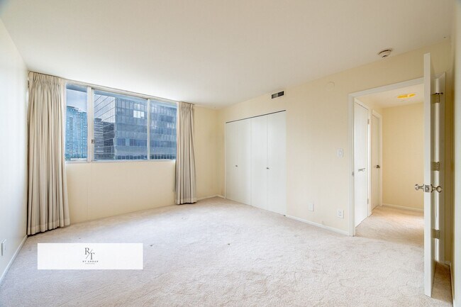 Building Photo - Modern 2-Bedroom Condo with Premium Amenities in Los Angeles