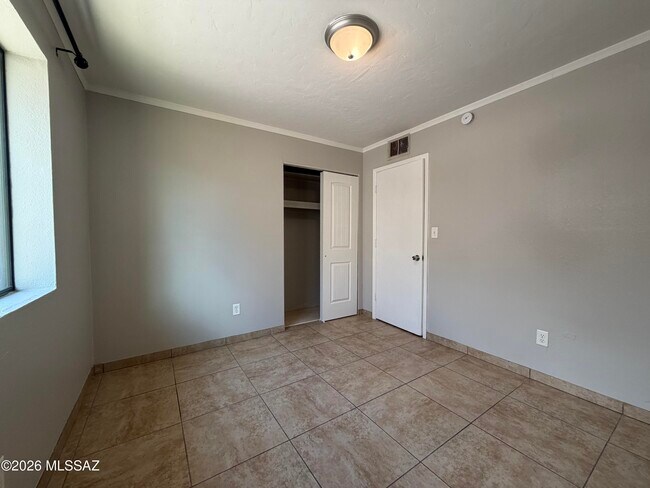 Building Photo - 1354 W Sonora St