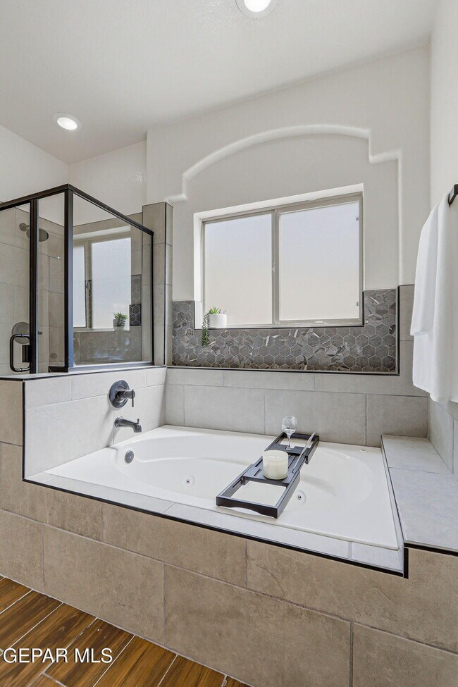 Building Photo - 3121 Tierra Paola Ln