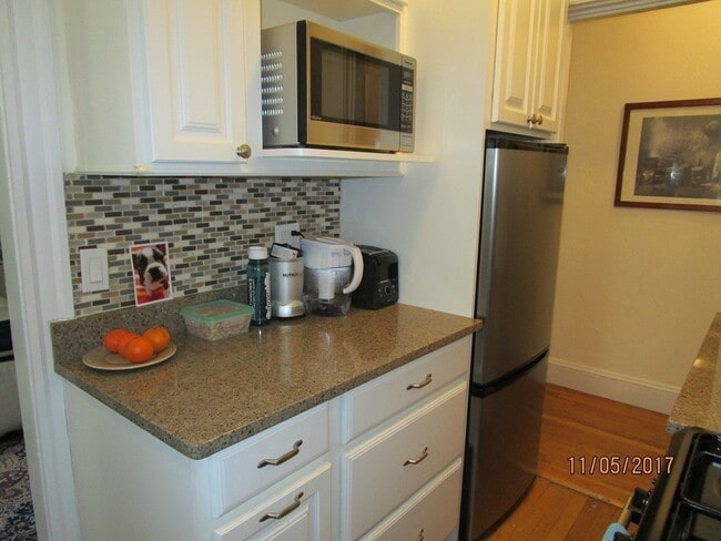 Building Photo - 116 Riverway
