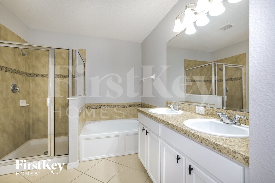 Building Photo - 4724 Rockvale Dr
