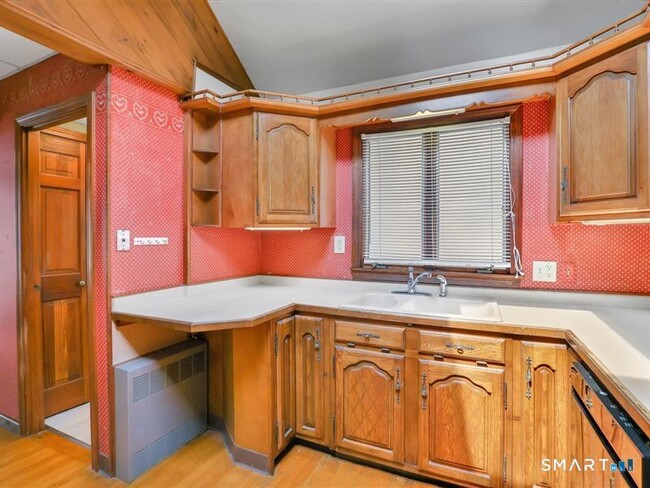 Building Photo - 36 Britton Ave