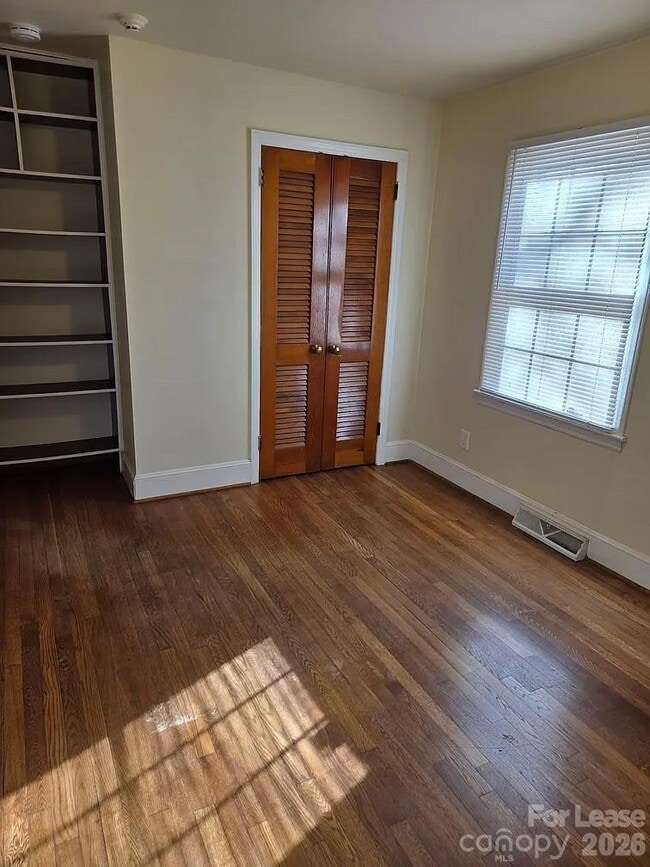 Building Photo - 4520 Holbrook Dr