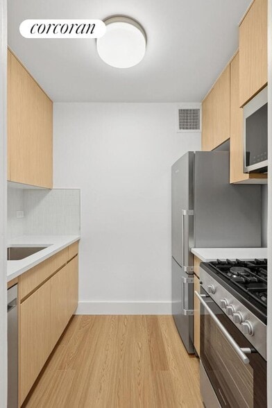 Building Photo - 501 E 87th St