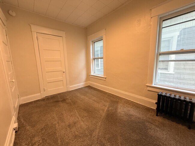 Building Photo - 322 Taylor Ave
