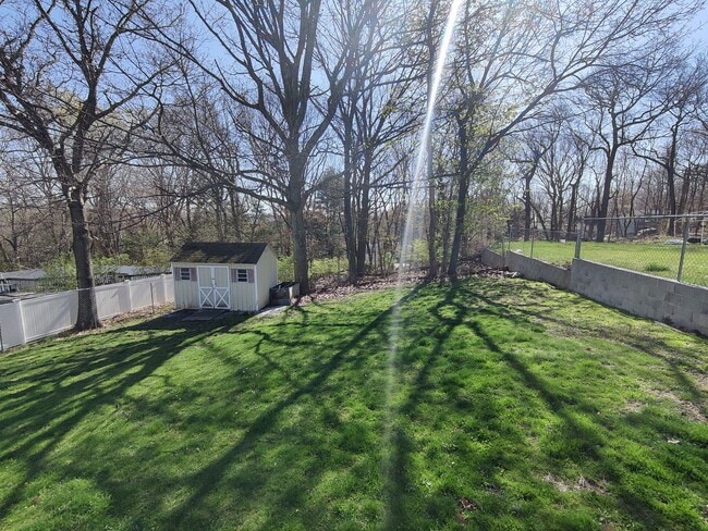 Building Photo - BEAUTIFUL Waterbury Cape w/ 4 Bedrooms, 2 ...
