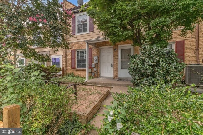Building Photo - 90 Adams Dr NE