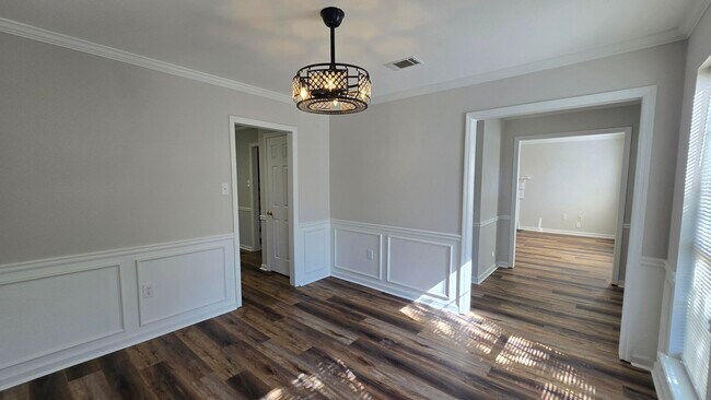 Building Photo - 123 Moss Creek Dr