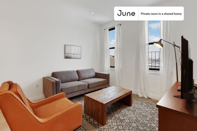 Building Photo - Private bedroom in 5 bed/3 bath Home