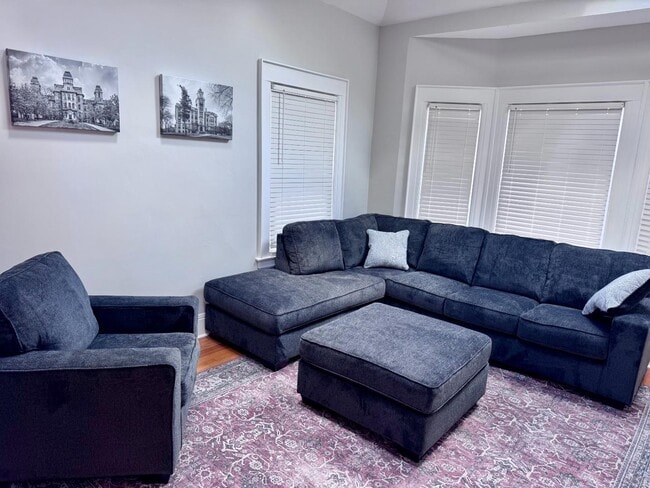 Building Photo - 816-818 Maryland Ave - Upstairs Unit 2