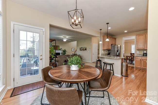 Building Photo - 10645 Castlehill Dr