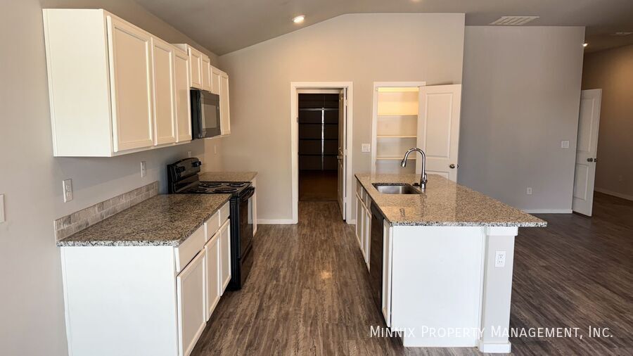 Building Photo - 2134 N Texas Ave