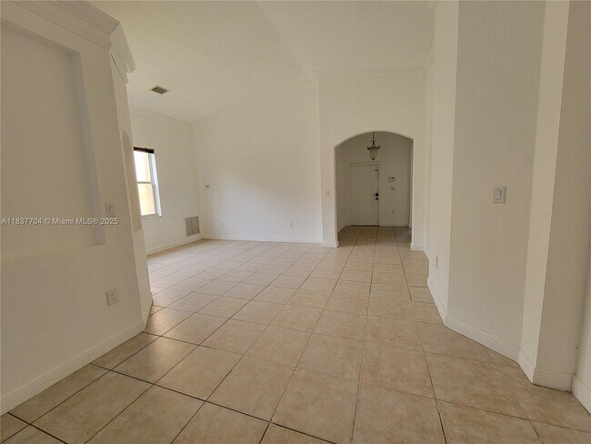 Building Photo - 4949 SW 134th Ave