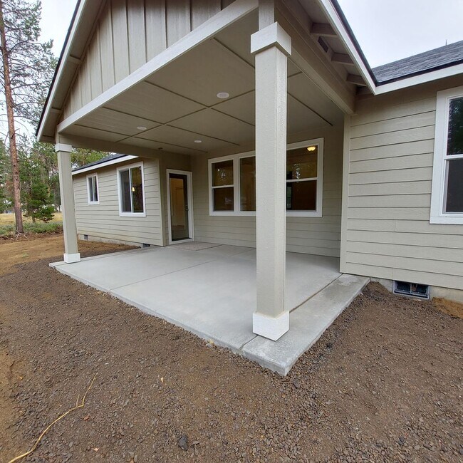 Building Photo - 17026 Kasserman Dr