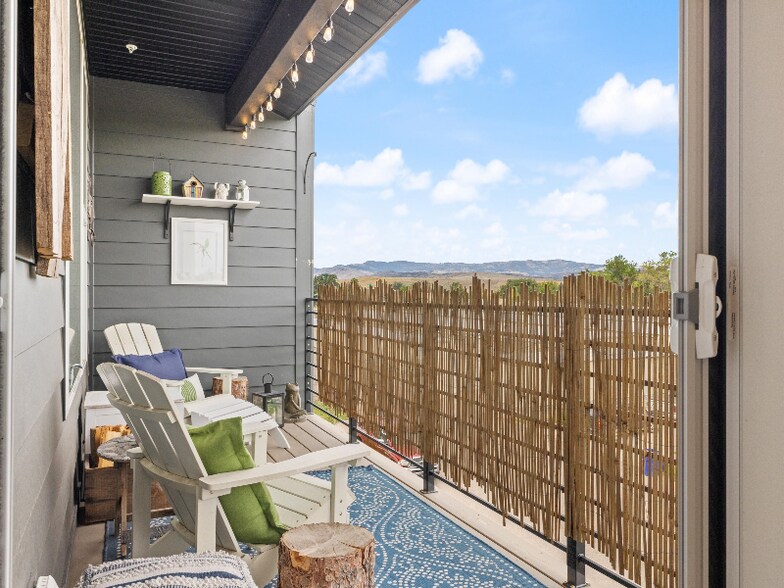 Building Photo - 2222B Willow Dr