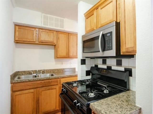 Building Photo - 1505 W Lovers Ln