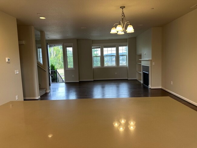 Building Photo - BEAUTIFUL CONTEMPORARY HOME IN BETHANY