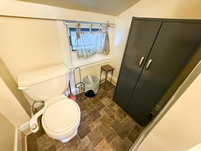 Building Photo - 422-424 E State St Ithaca