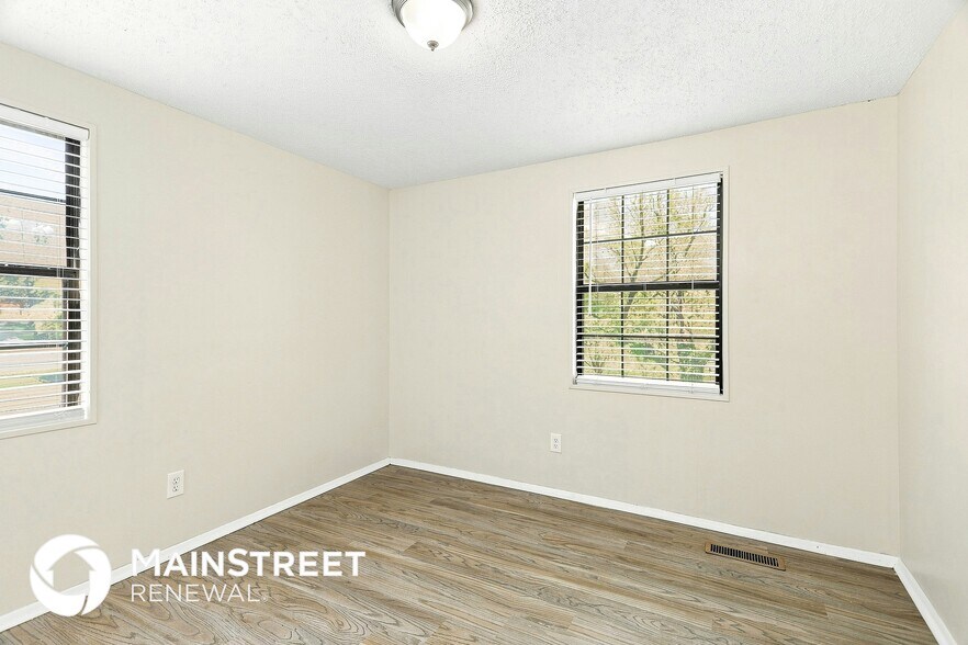 Building Photo - 5057 Oak Leaf Cir