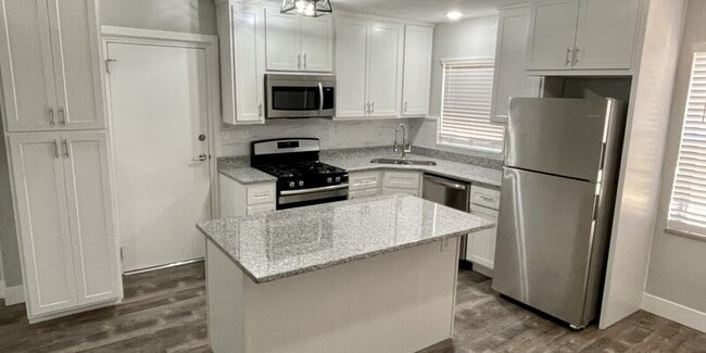 Primary Photo - 5836 Sunshine Dr