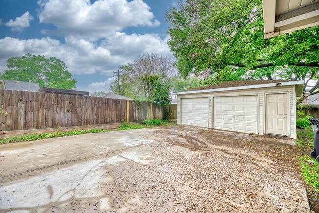Building Photo - 5722 Cheltenham Dr