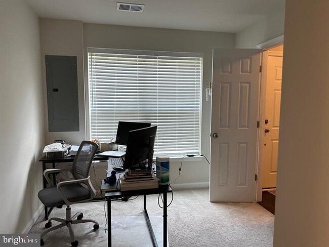 Building Photo - 7118 Rowlock Aly