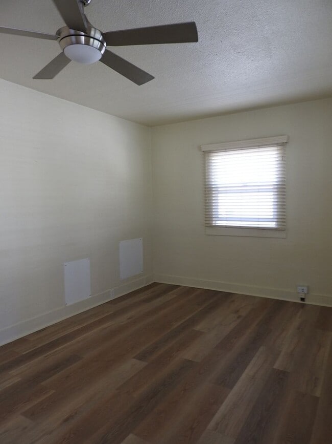 Building Photo - 3700cres