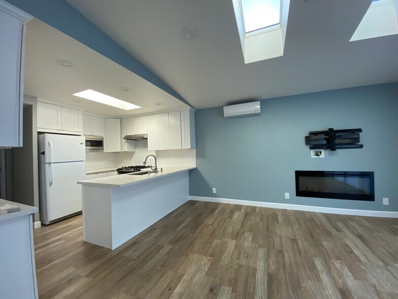 Building Photo - 631 Skyline Dr