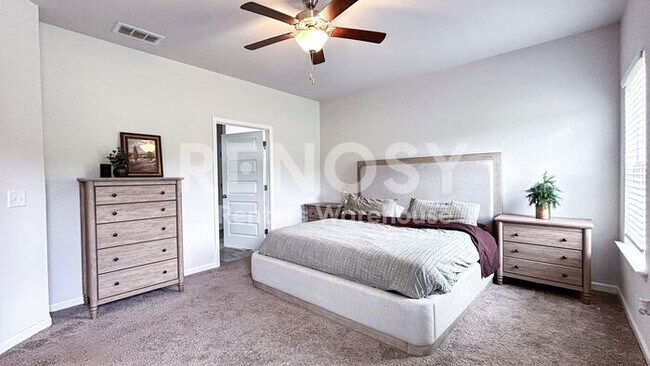 Building Photo - Stunning 3-bedroom 2-bath 1 level home