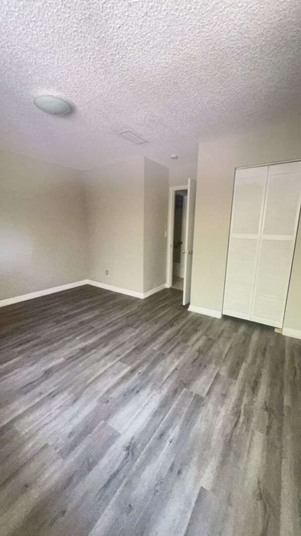 Building Photo - 2 Bedroom, 2 bathroom condo For Rent in To...