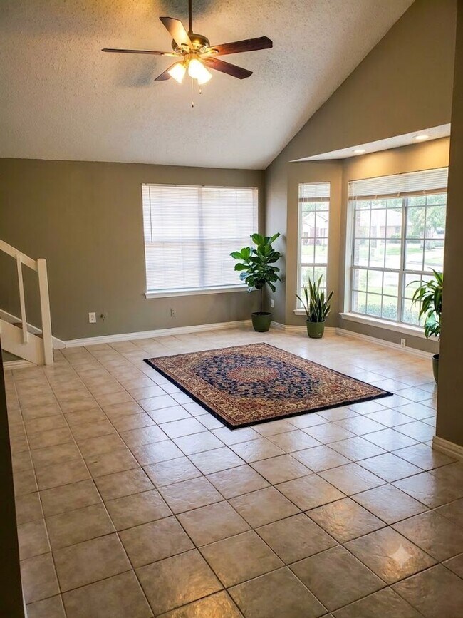 Building Photo - 17010 Pastoria Dr