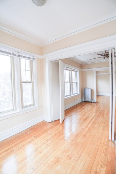 Building Photo - 4452 N Damen Ave