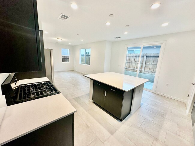 Building Photo - BRAND NEW 3/2.5 Lennar In Riverstone Community