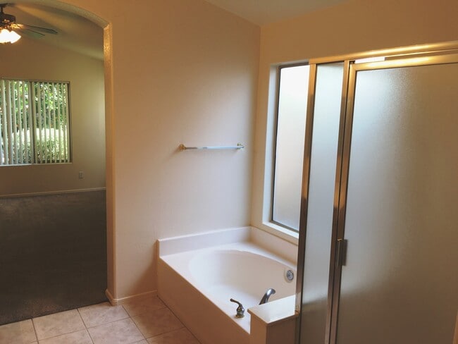 Building Photo - Chandler 3 Bedroom, 2 Bathroom - 1 Story Bright Home