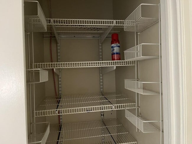 Building Photo - 549 Alpine Way