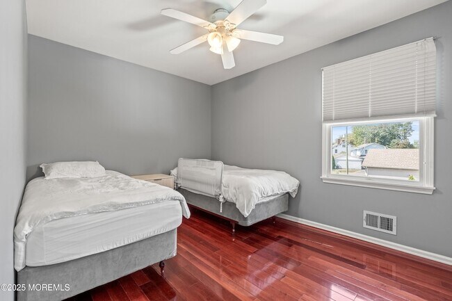 Building Photo - 7 Linden Ave