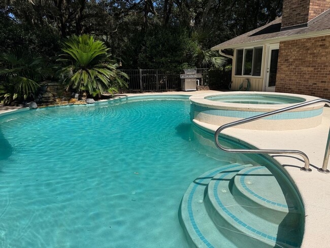 Building Photo - Lovely One-Level Furnished Home with Private Pool in Port Royal!