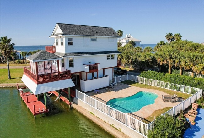 Building Photo - 16619 Bayfront Dr