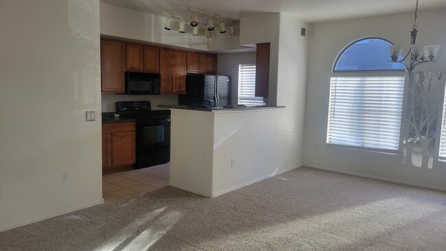 Building Photo - 2401 E Rio Salado Pky