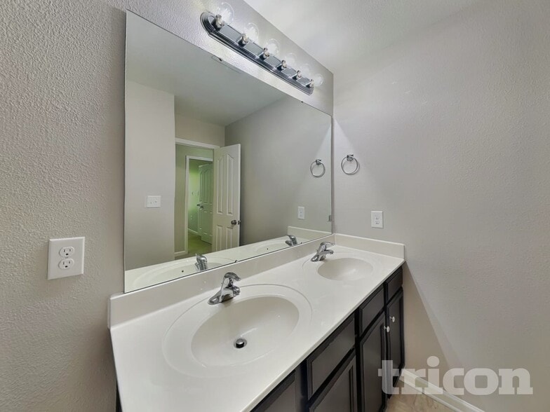 Building Photo - 4936 Broad Leaf Ct