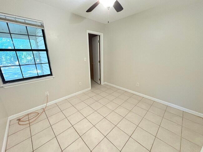 Building Photo - 3245 Mound Dr