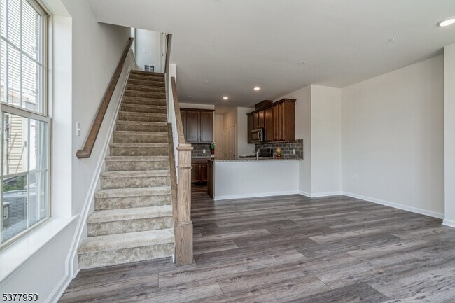Building Photo - 27 S Davenport St