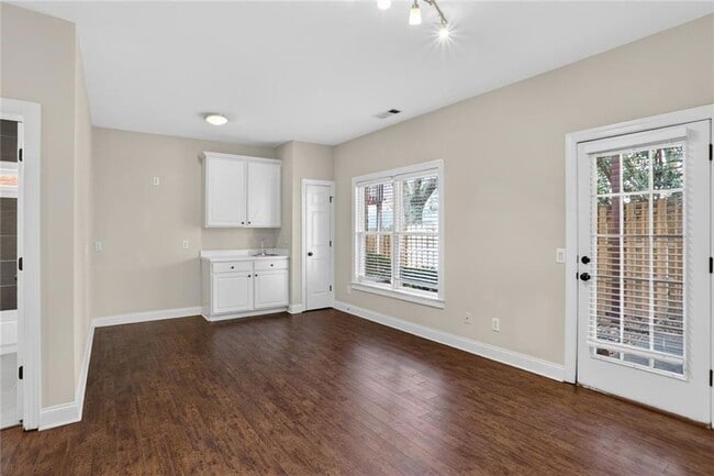 Building Photo - 1128 Ashton Bluff Dr NE