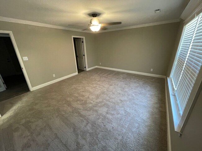 Building Photo - Maryville 37803 - 3 bedroom, 2 bath rancher - Call Ed Johnson (865) 924-5045