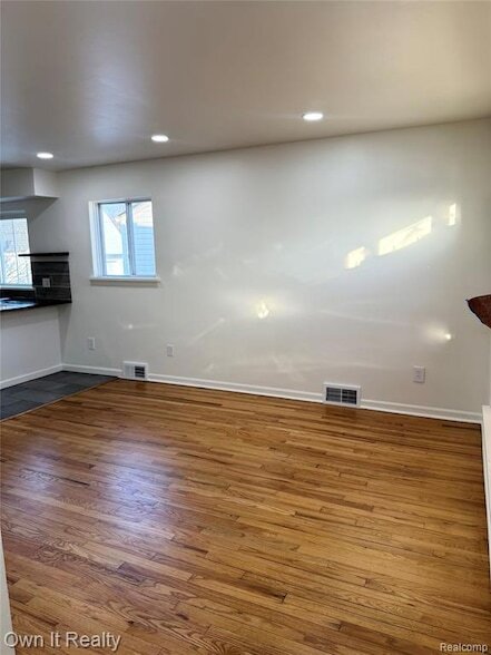 Building Photo - 641 E Brockton Ave